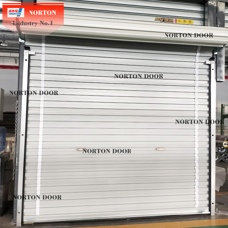 Norton rulo kapıları çeşitli renk ve stillerde özelleştirilebilir.
